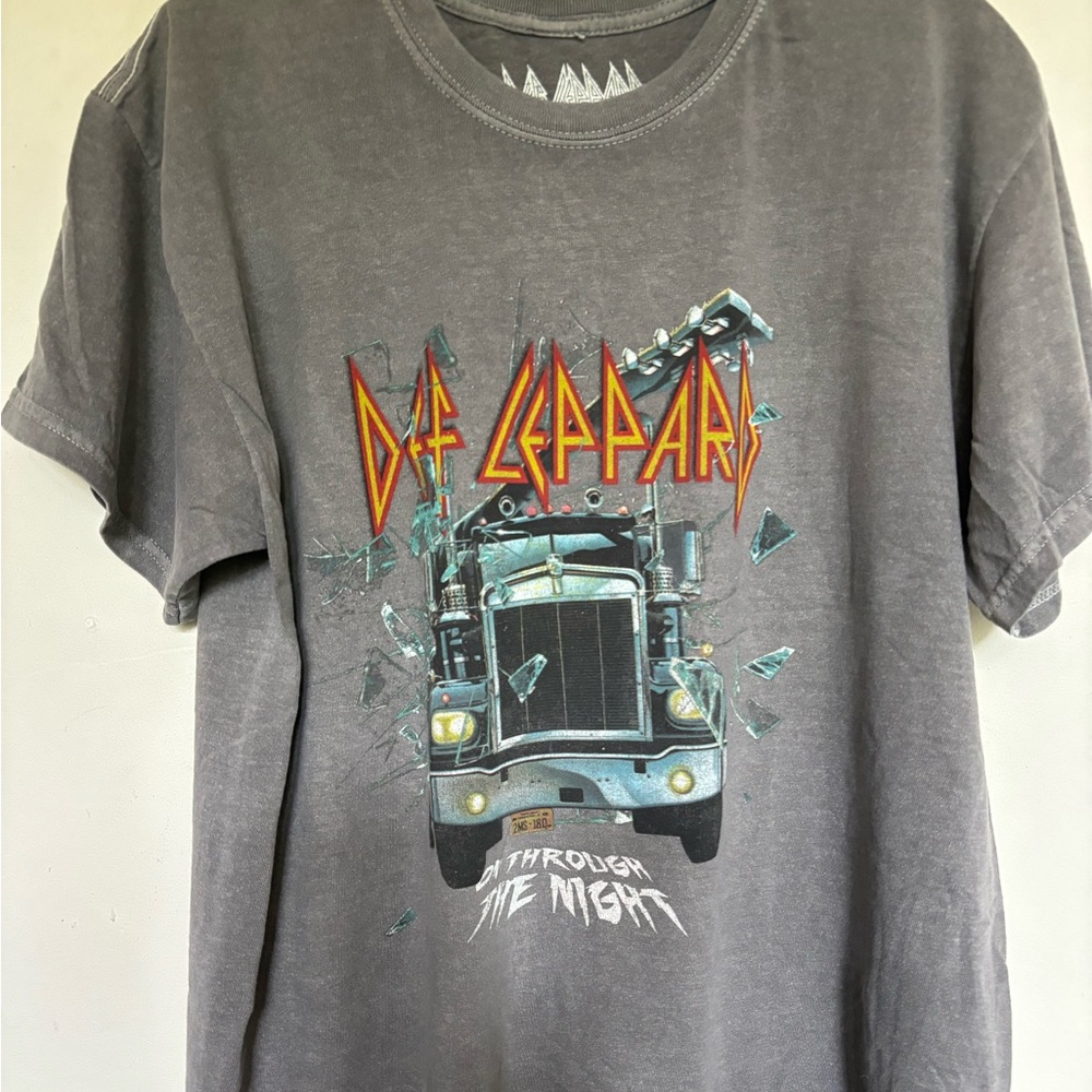 Def Leppard On Through The Night T Shirt - Picture 3 of 3
